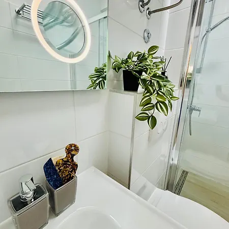 Sunny Elza 2 * חוואר