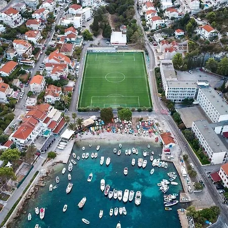 Sunny Elza 2 Hvar Town