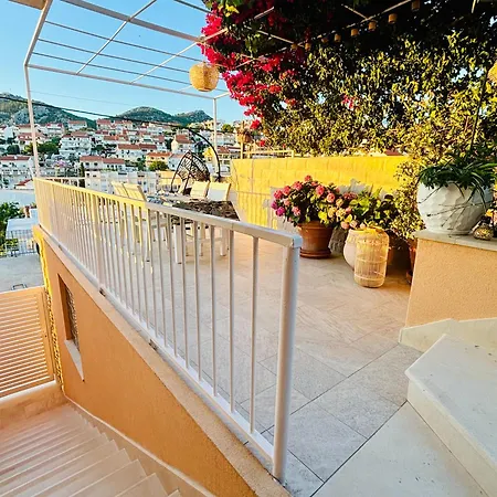 Sunny Elza 2 Хвар