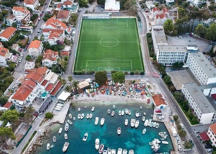 Sunny Elza 2 Hvar Town