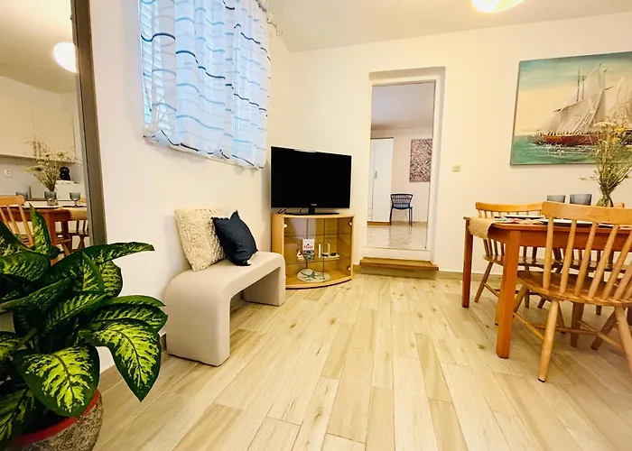 Apartment Sunny Elza 2 *