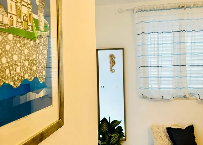 Sunny Elza 2 Hvar Town