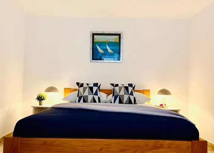 Sunny Elza 2 Hvar Town