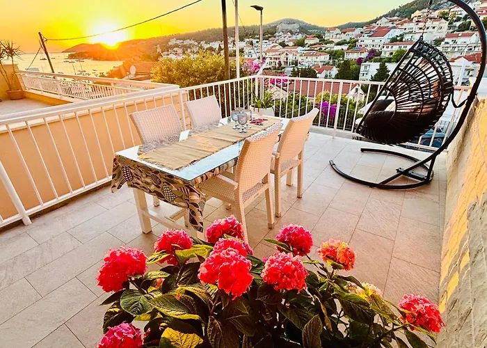 Apartment Sunny Elza 2